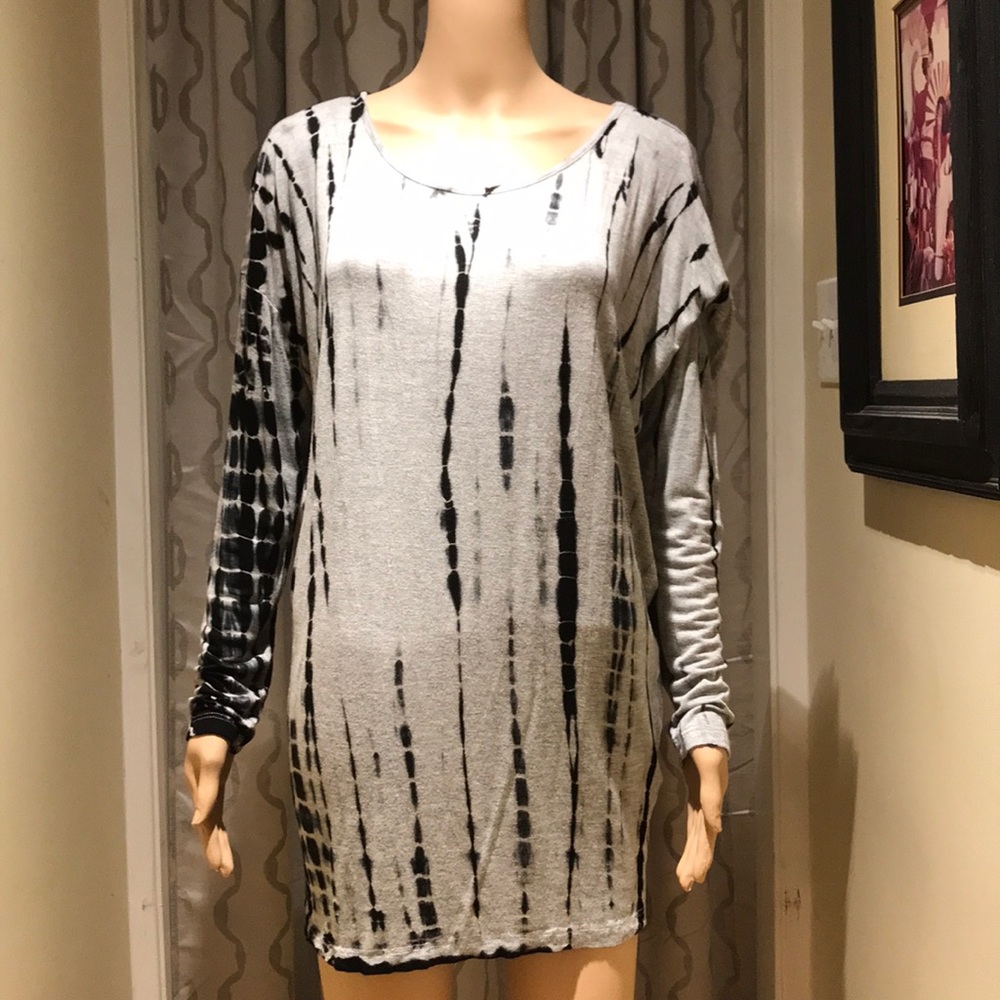 BNWOT Size S Enti Glamour Grey/Blk Long Sleeve Top